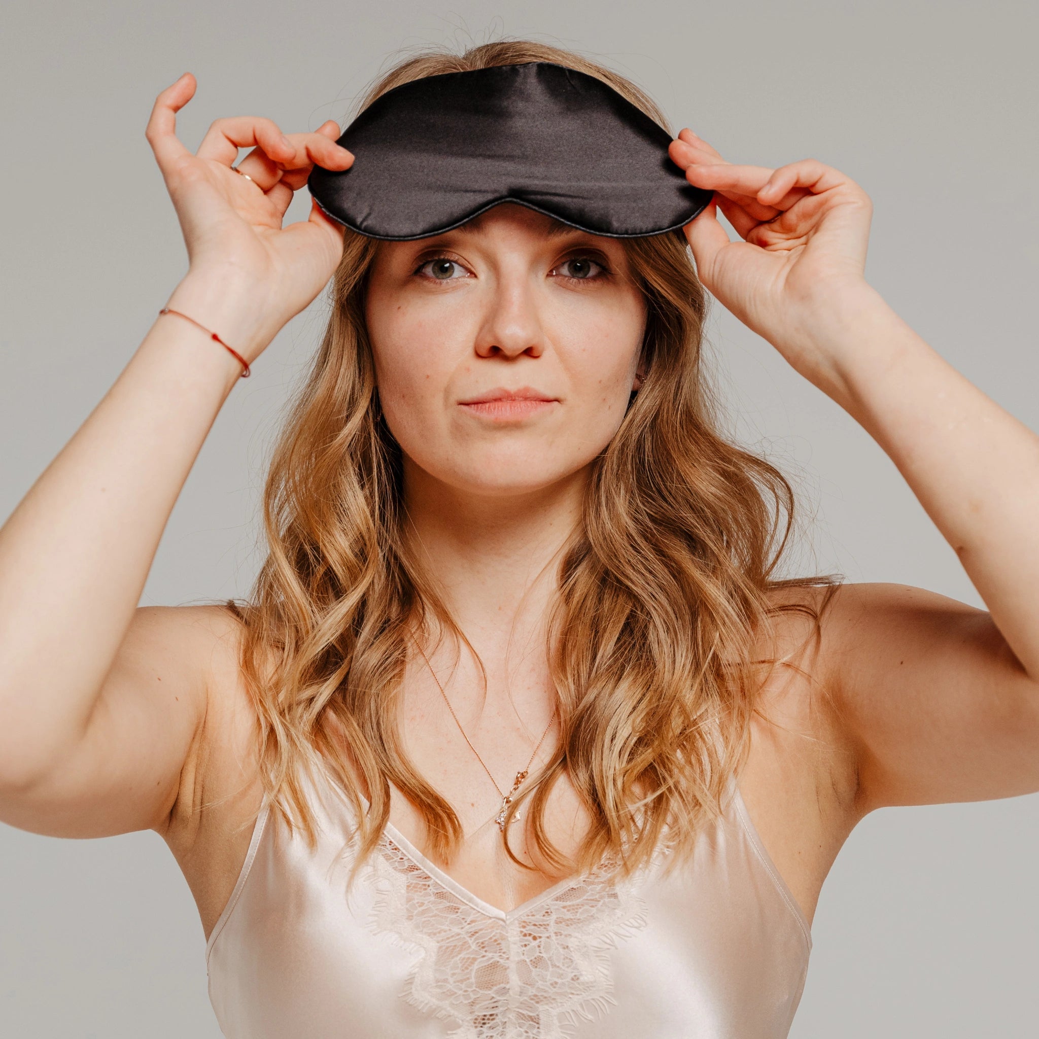 juoda silkine miego kauke