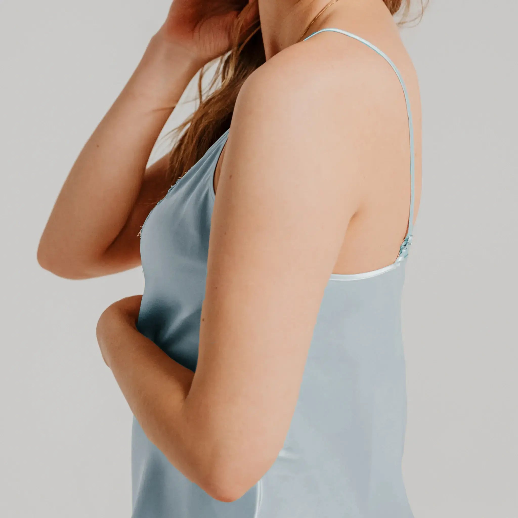 Žydra šilkinės pižama be rankovių