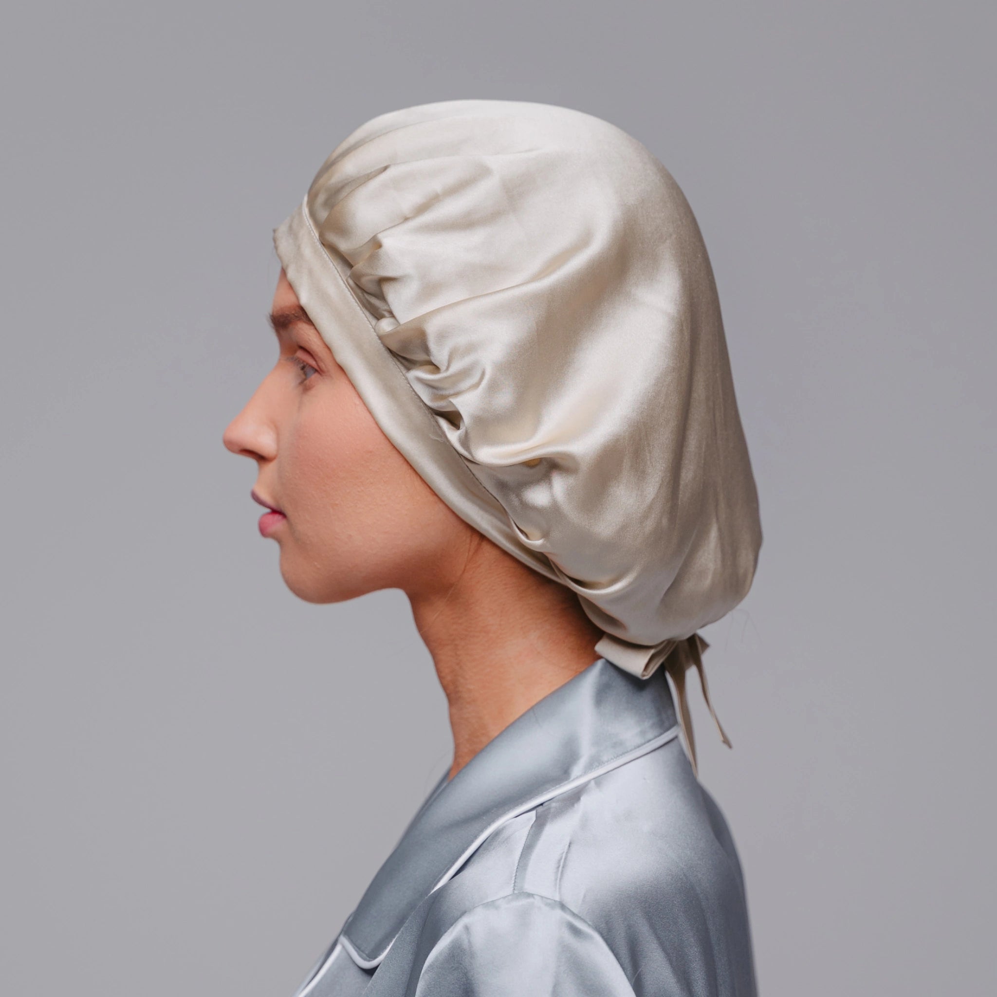 miego kepurė iš šilko šampano spalvos