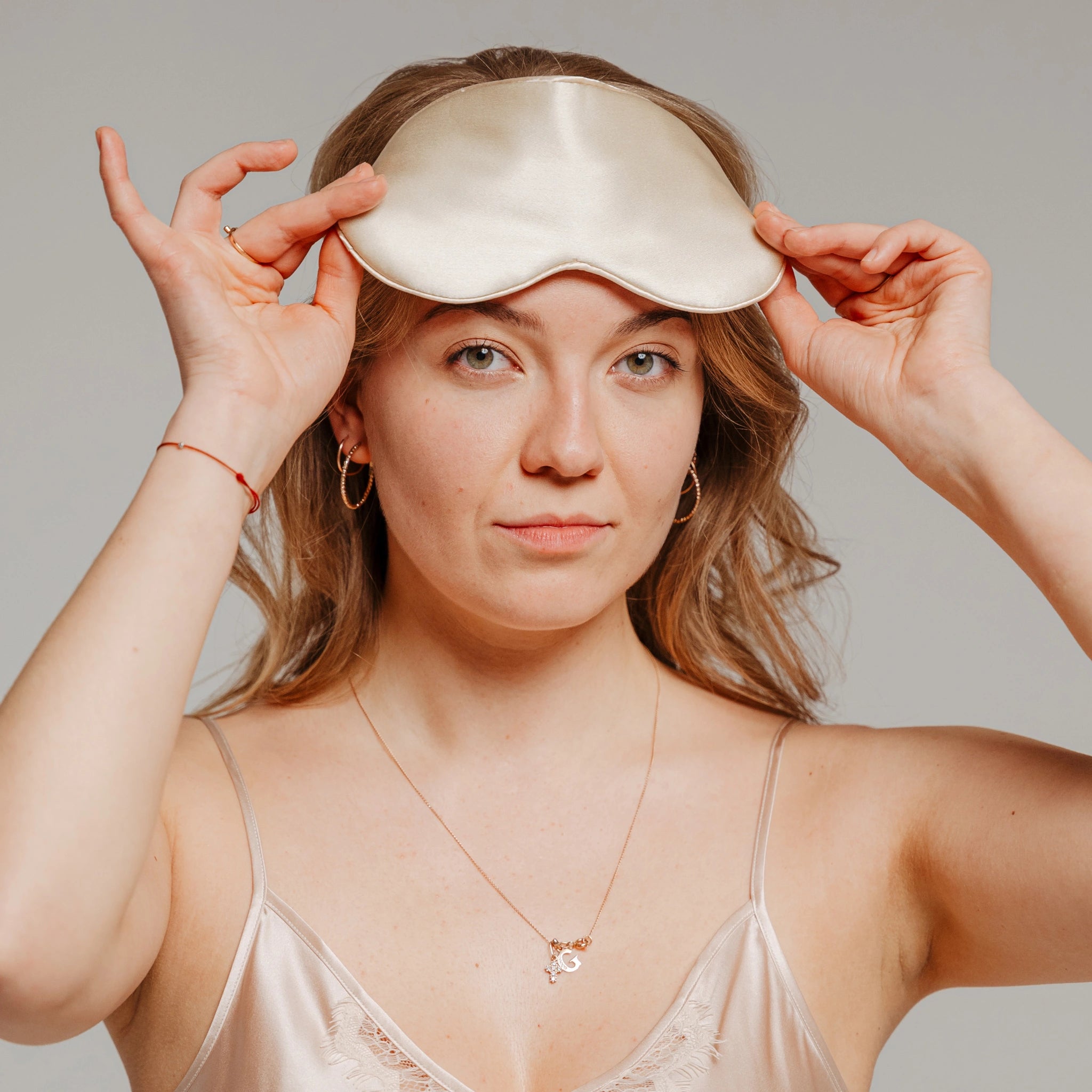 Šampano spalvos šilkiniai miego akiniai