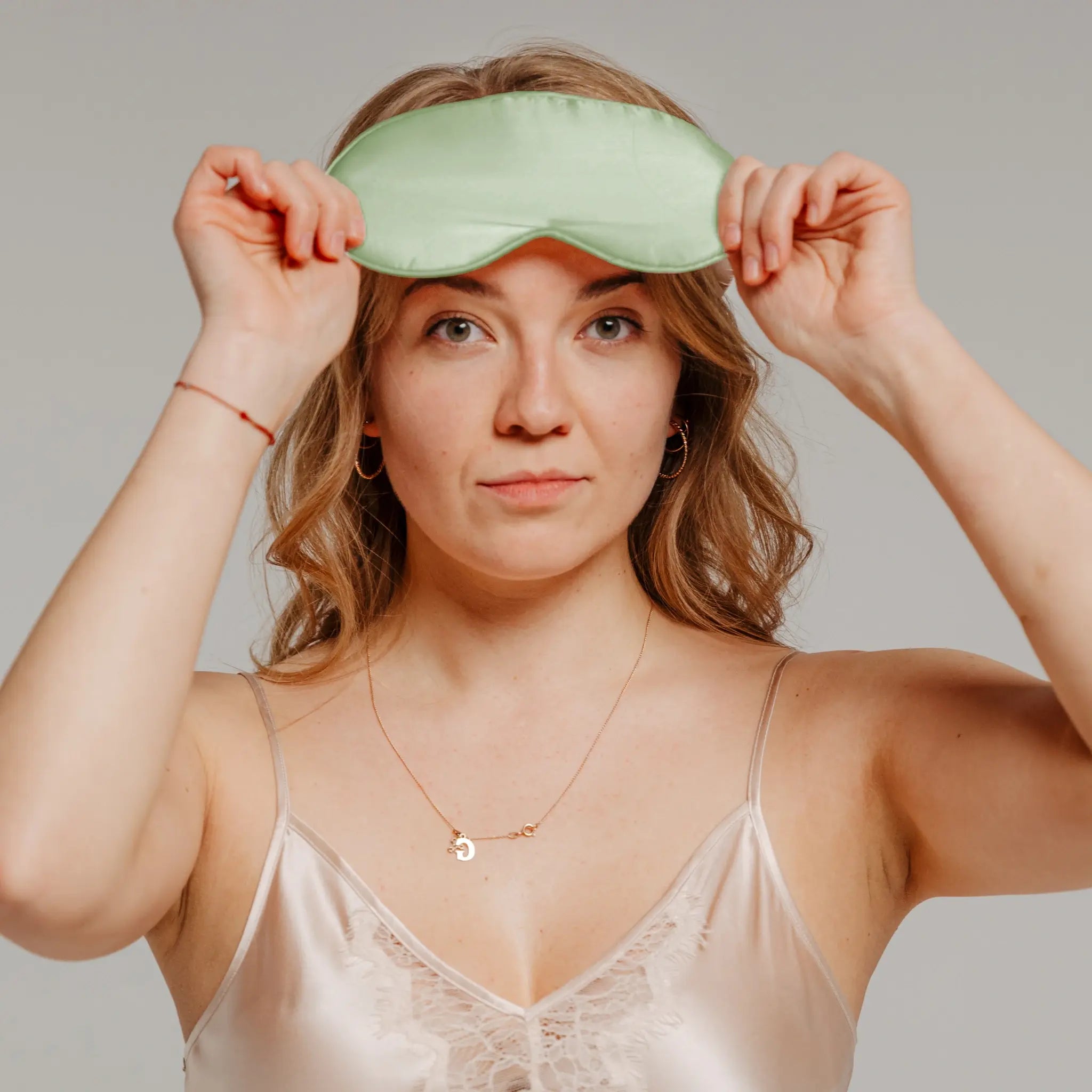 Žalsvos spalvos šilko miego akiniai