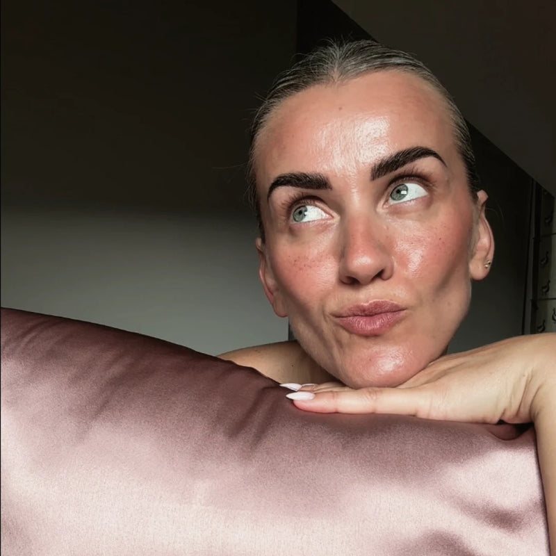 pelenų rožės šilkinis pagalvės užvalkalas