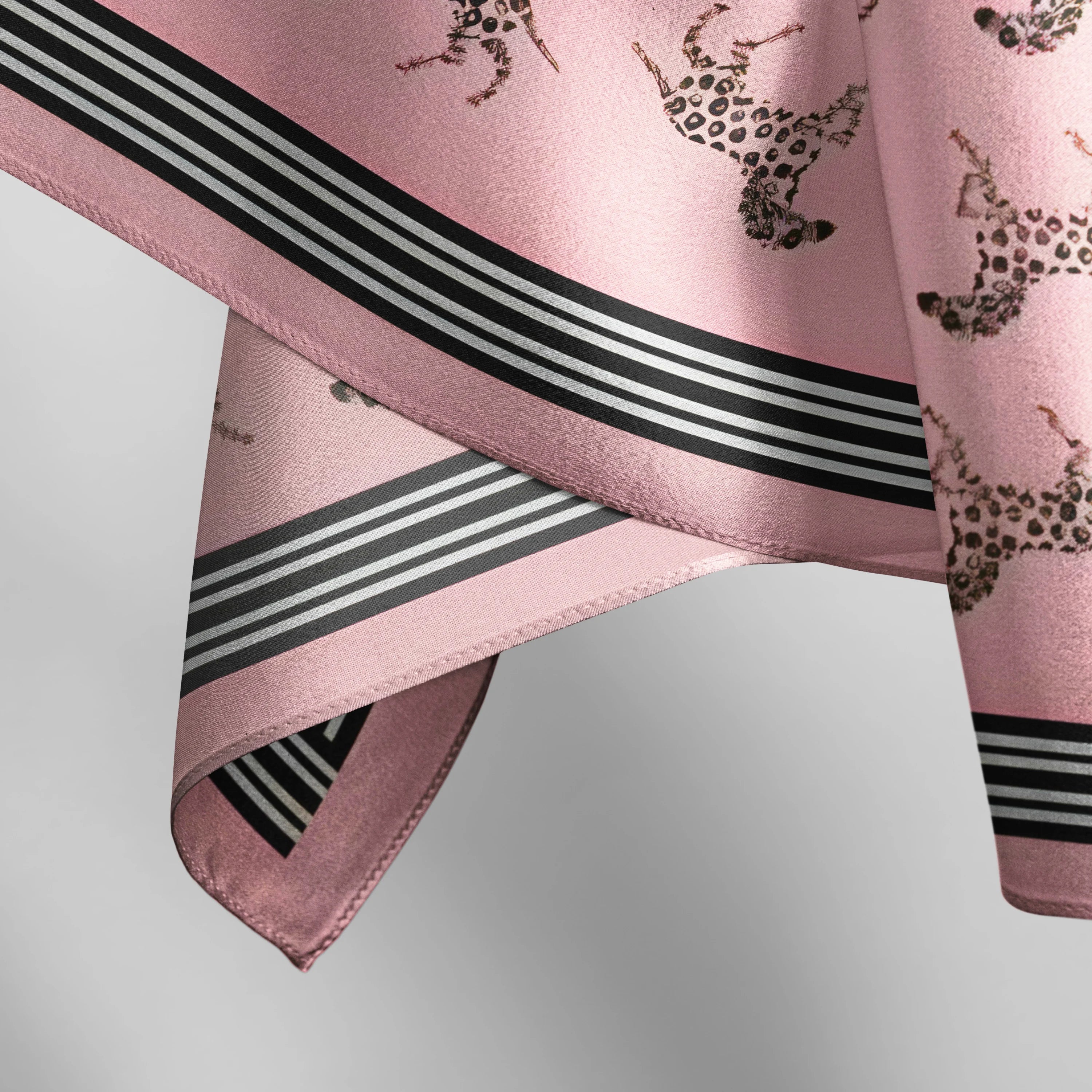 Šilkinė skarelė rožinės spalvos