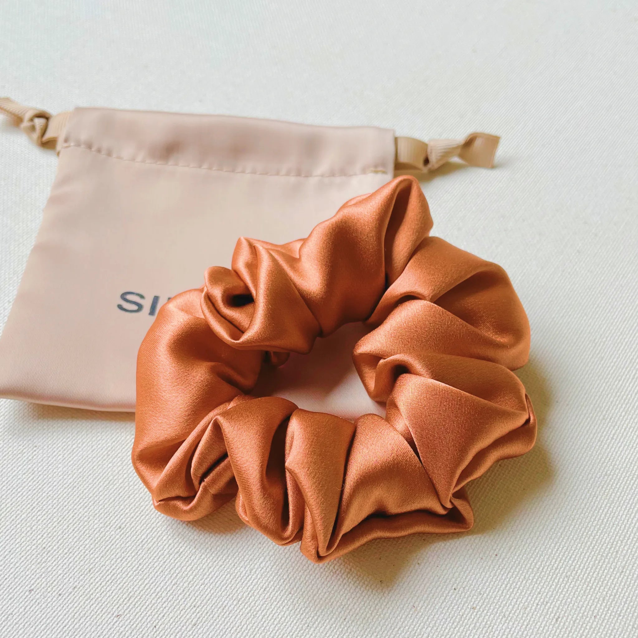 Vario spalvos plaukų gumytė iš šilko