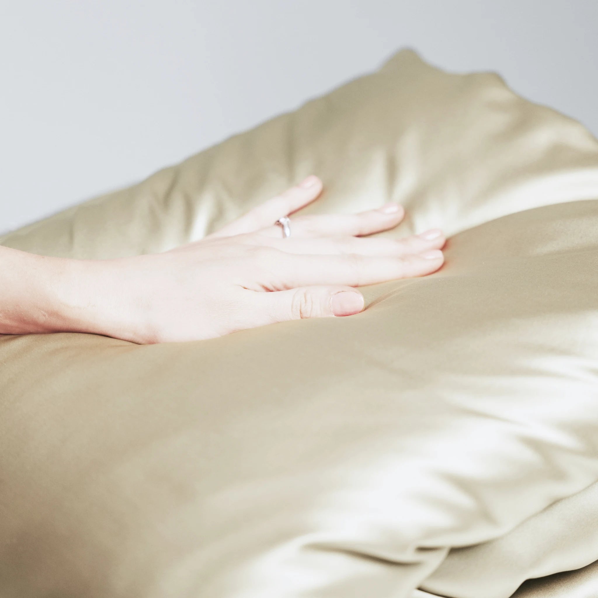 Šilkinis antklodės užvalkalas šampaninės spalvos