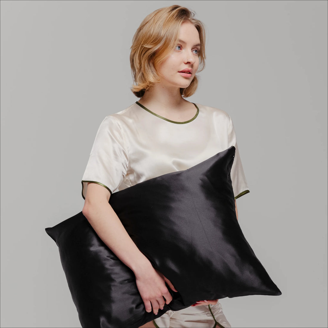 Juodas šilkinis pagalvės užvalkalas iš 100 % mulberry šilko