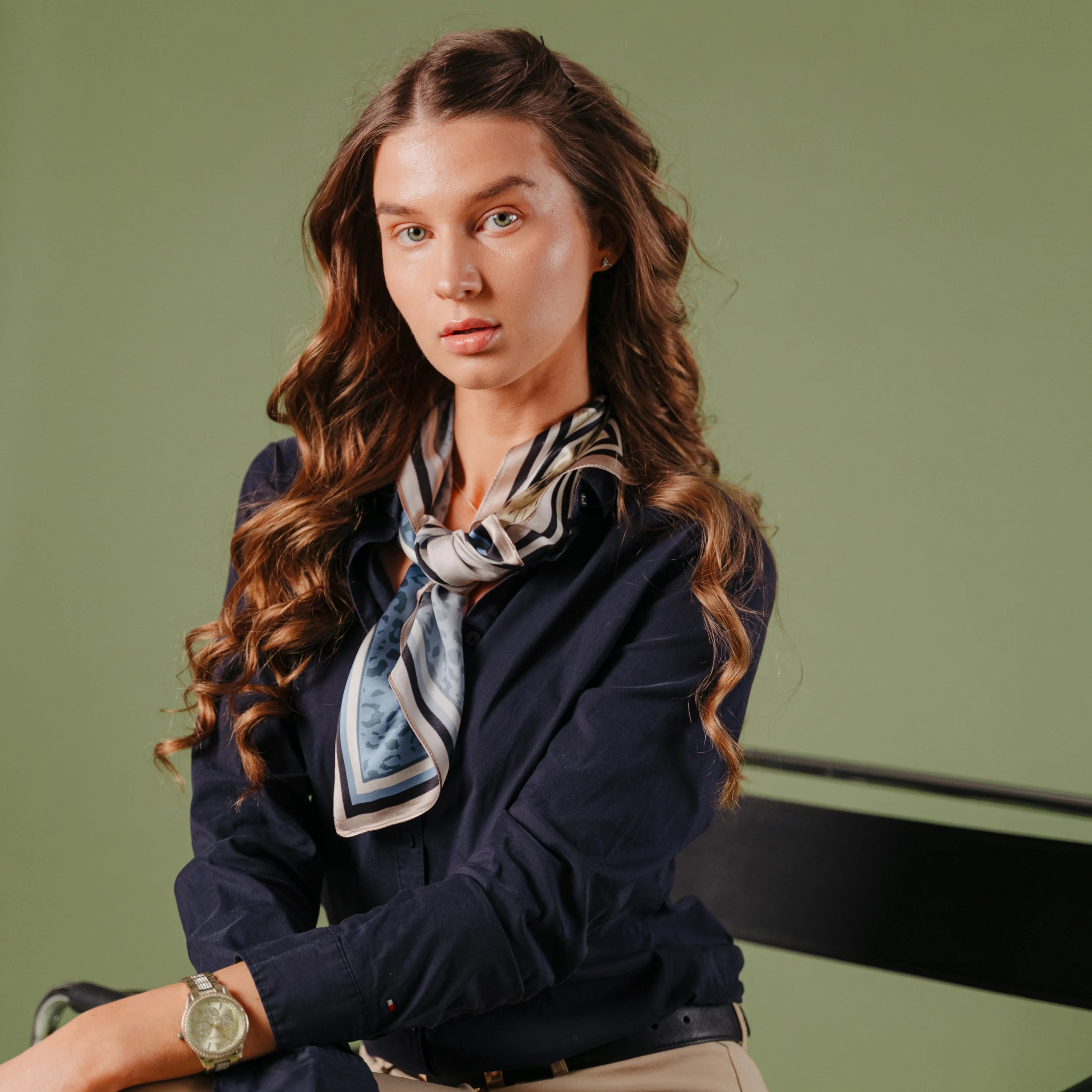 Moteriška šilkinė skarelė