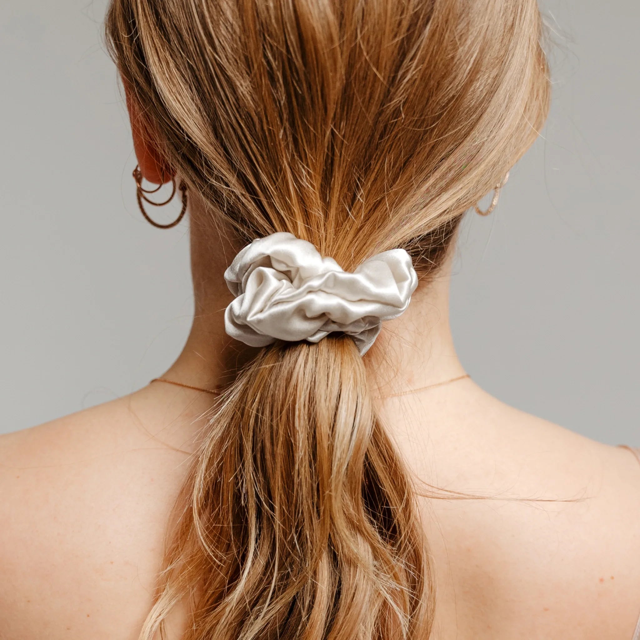 ŠILKO PLAUKŲ GUMYTĖ MIDI