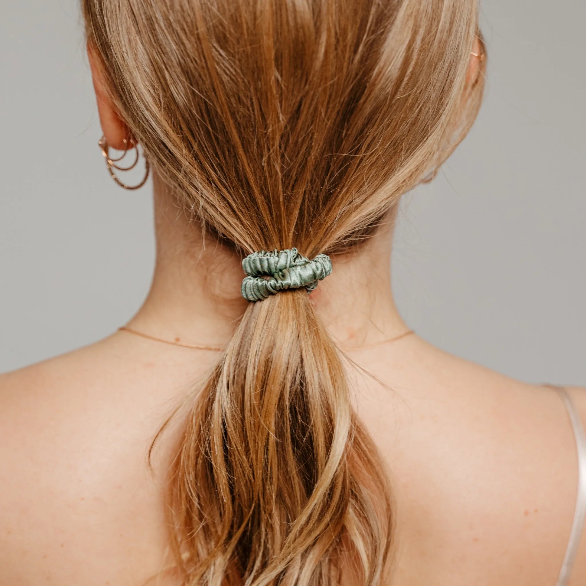 Samanų šilkinė plaukų gumytė