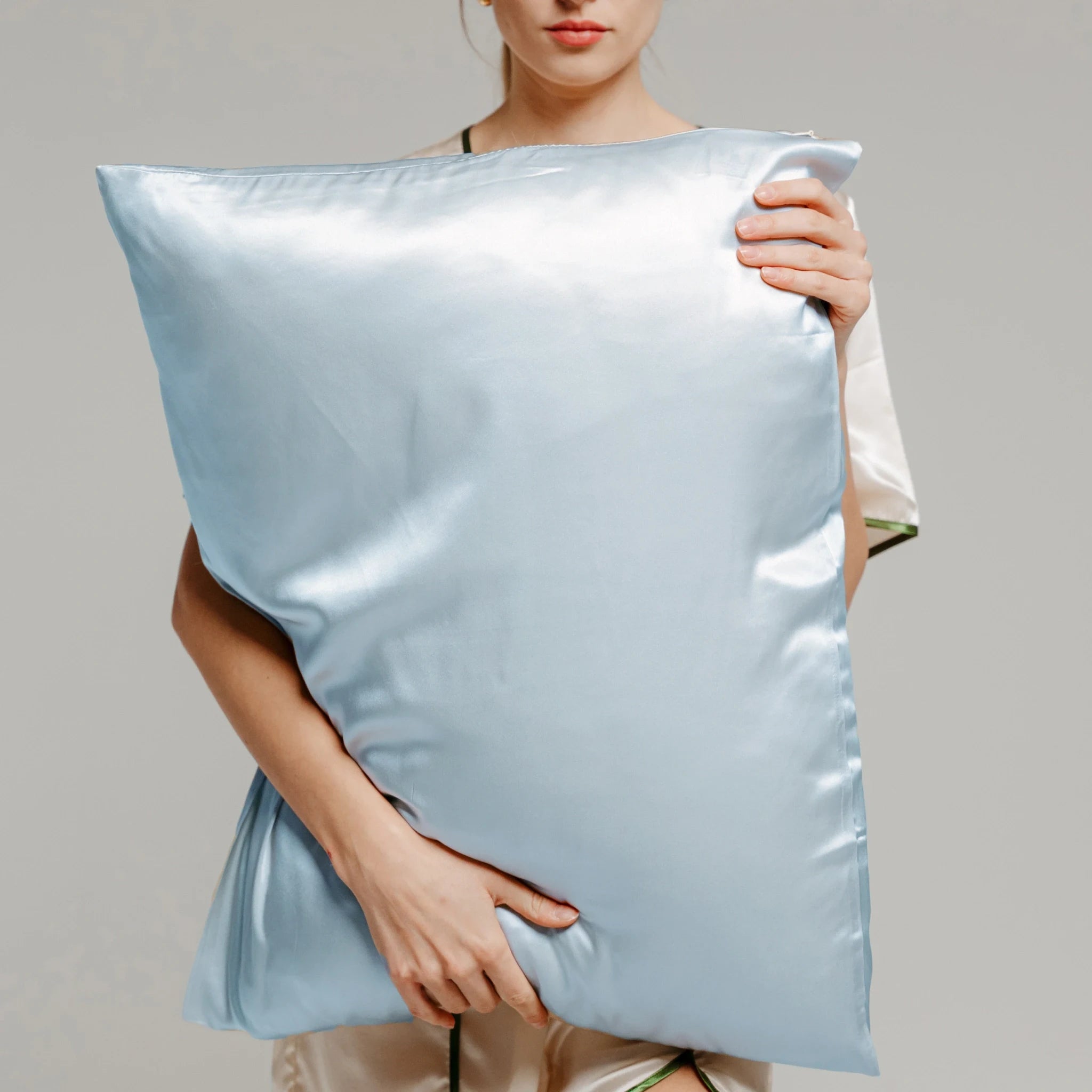 Šviesiai mėlynas šilkinis pagalvės užvalkalas iš 100 % mulberry šilko
