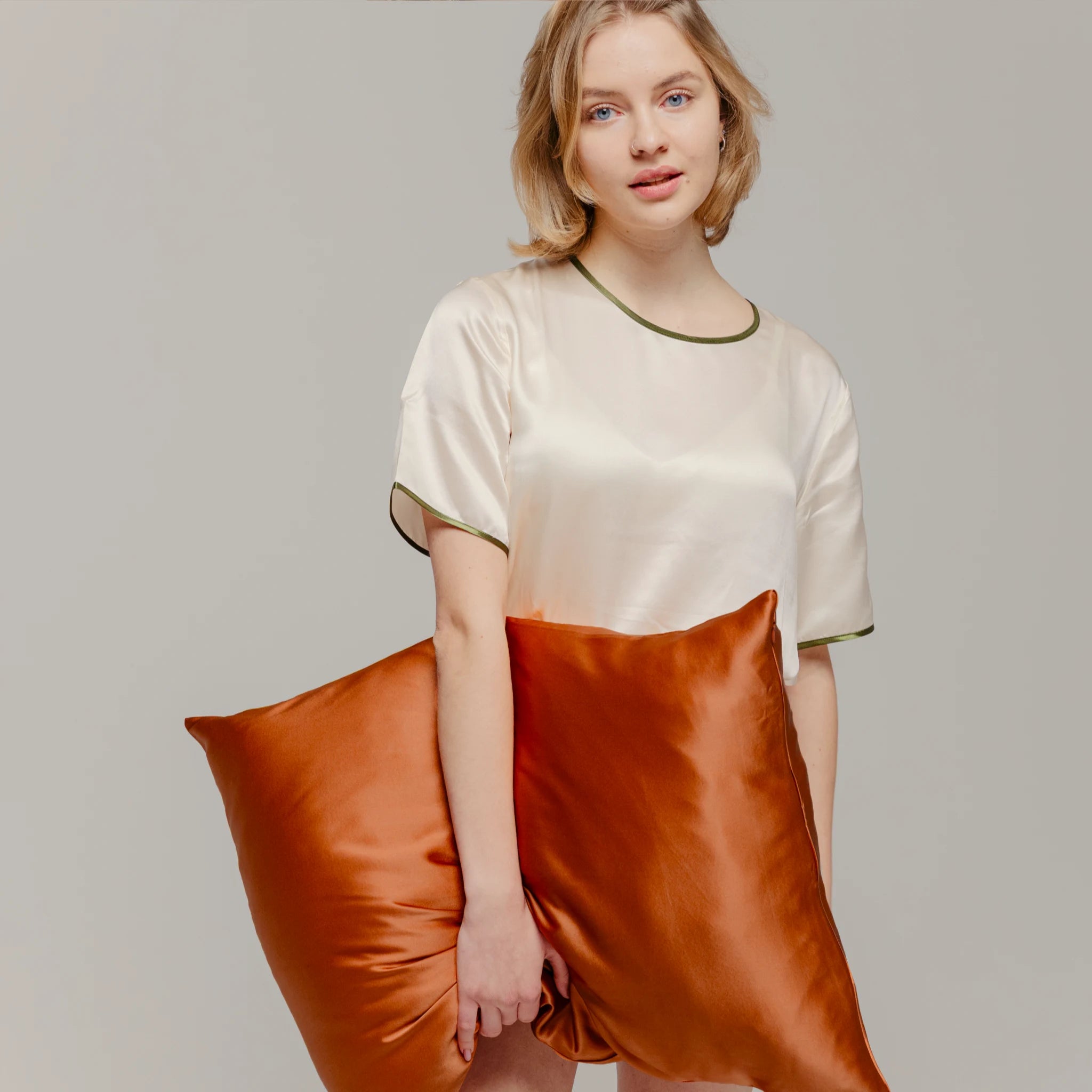 silko uzvalkalai pagalvems