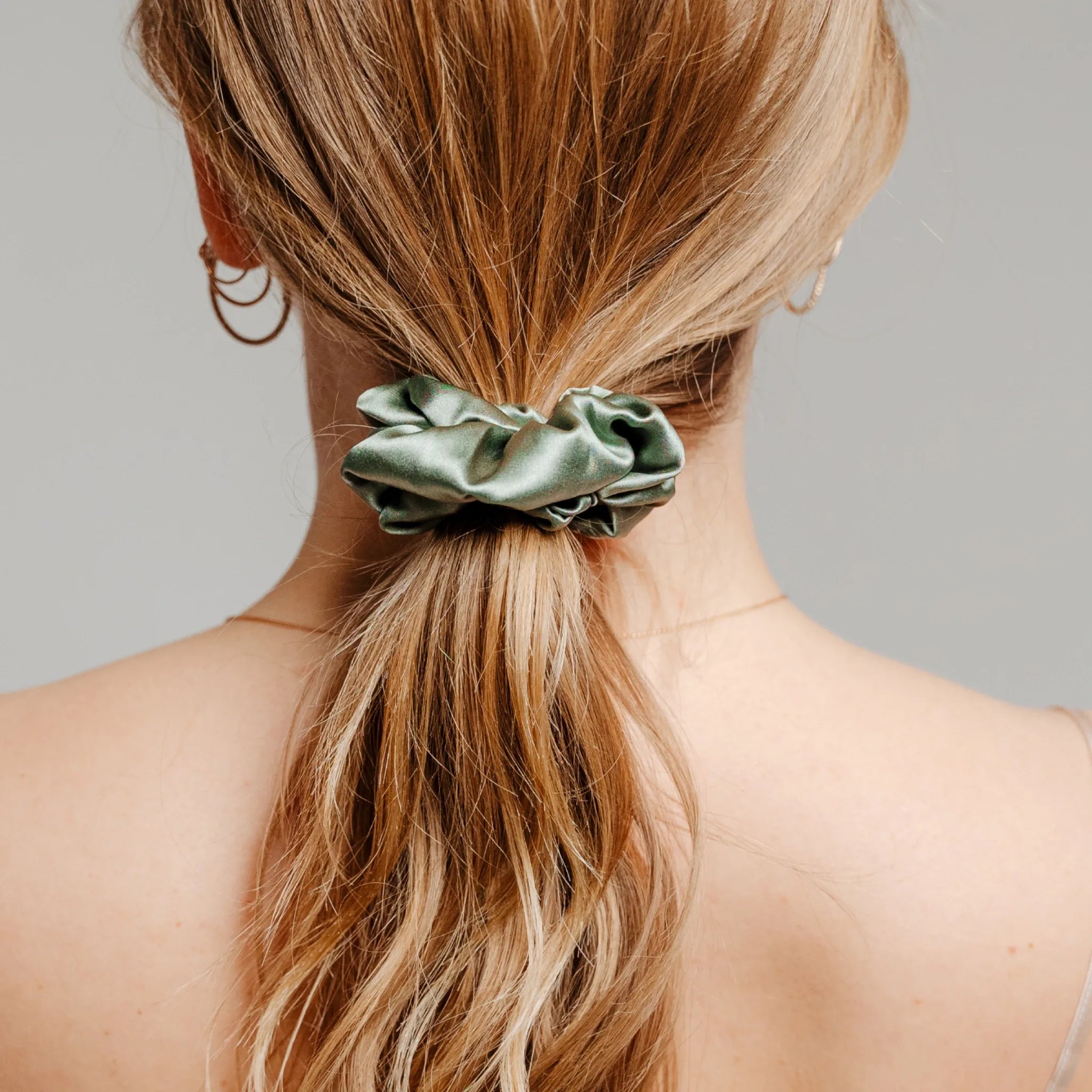 ŠILKO PLAUKŲ GUMYTĖ MIDI