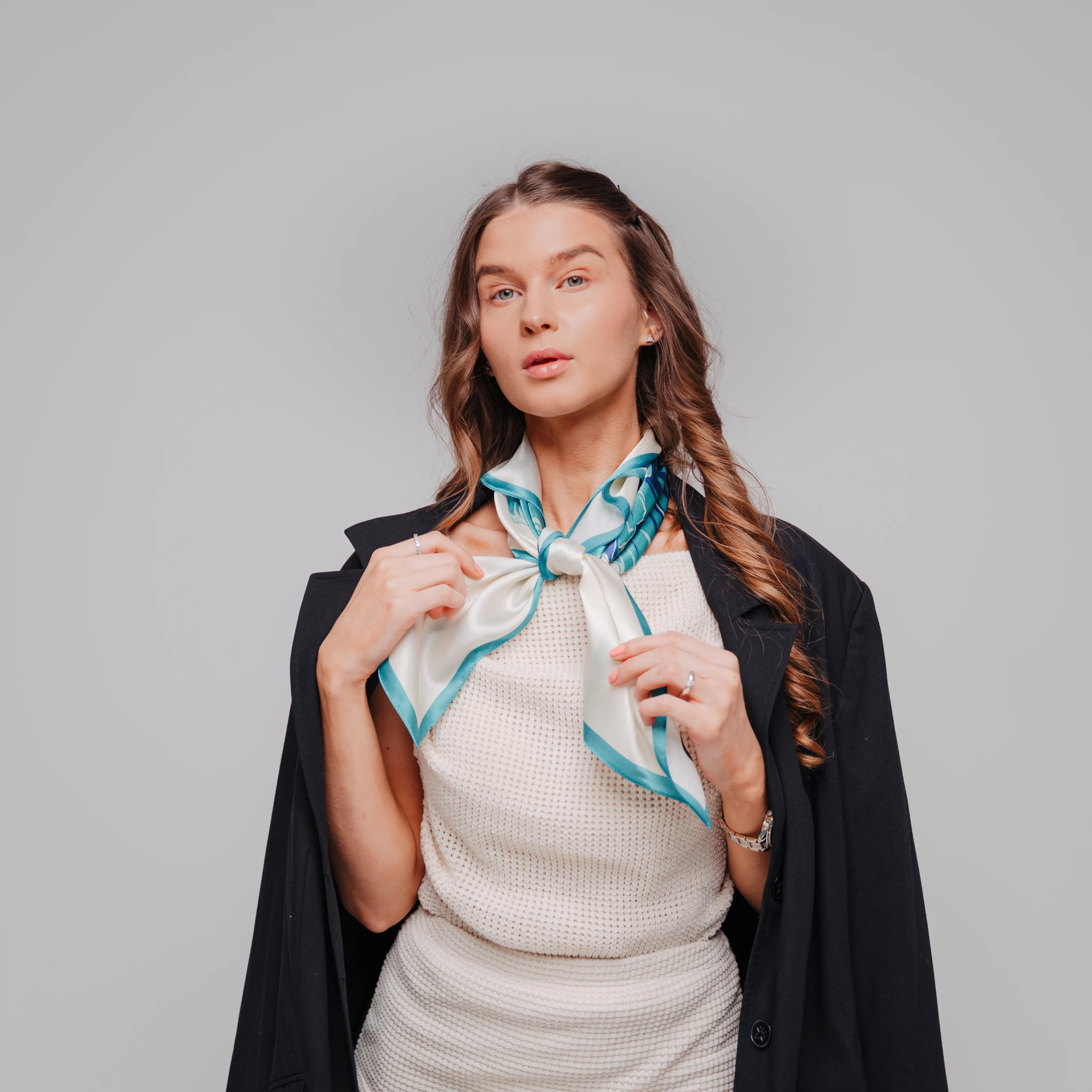 Šilkinė skarelė moterims gėlė bijūnas