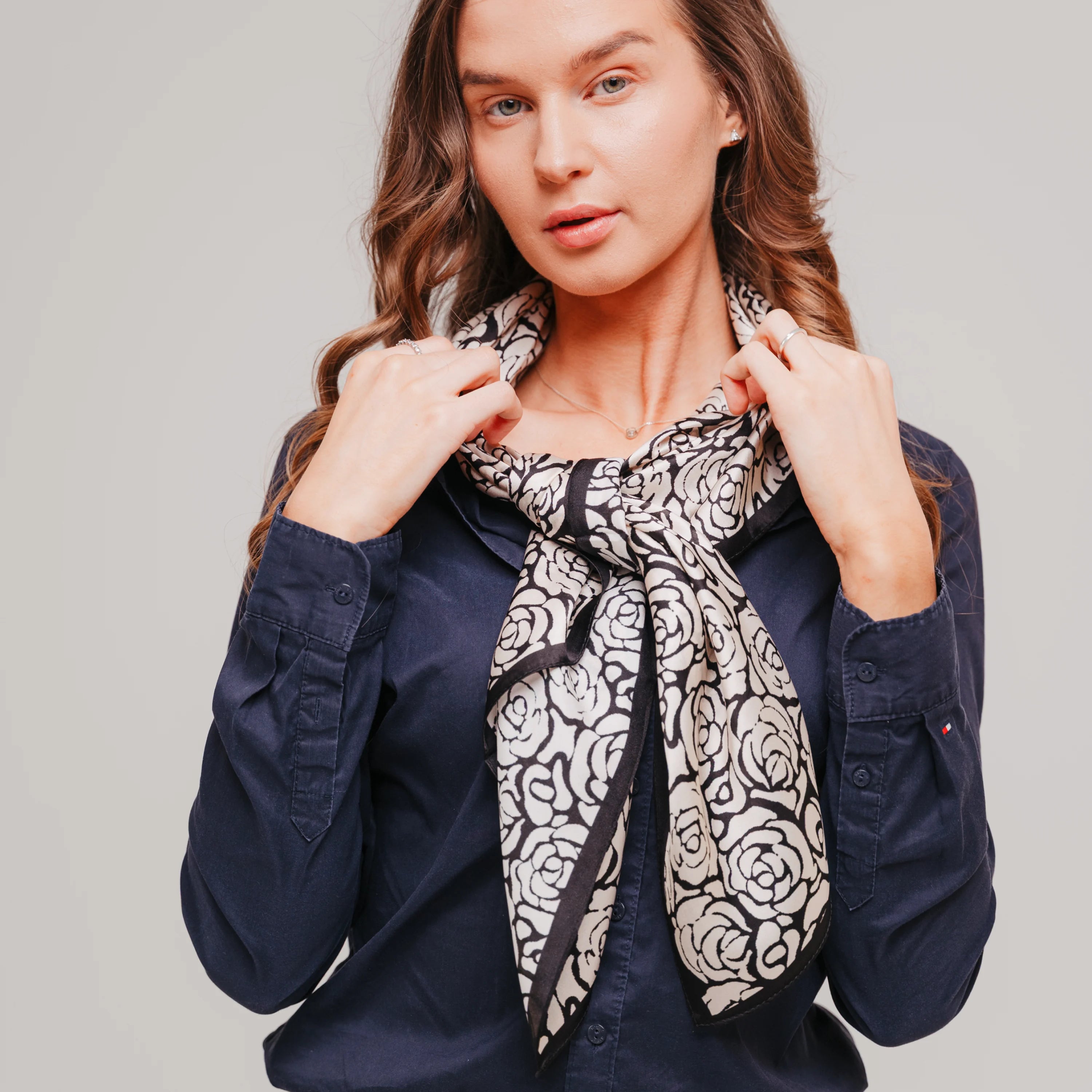 Šilkinė skara 90x90 dydžio