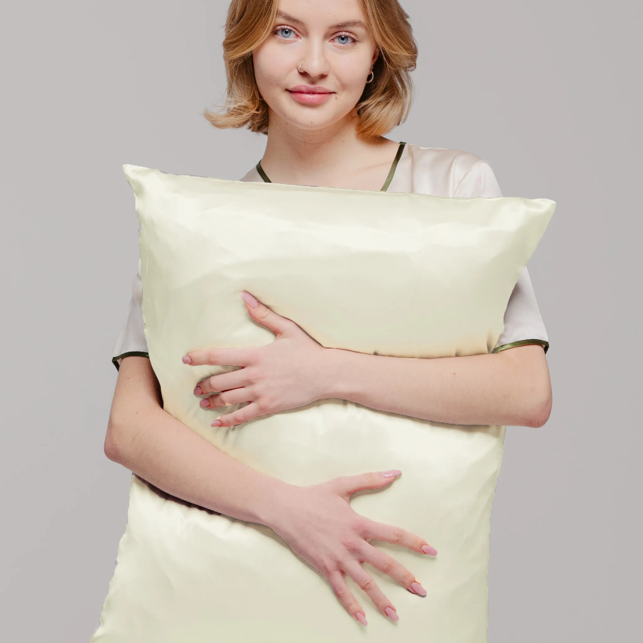 Kreminės spalvos šilkinis pagalvės užvalkalas