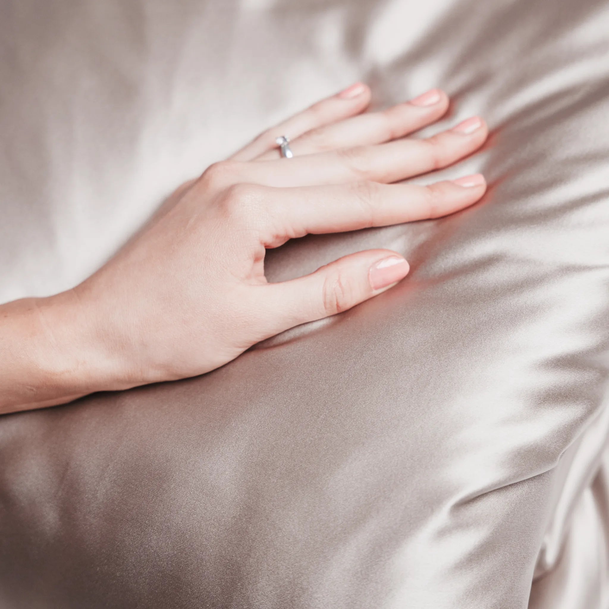 Šilkinė patalynė pilka