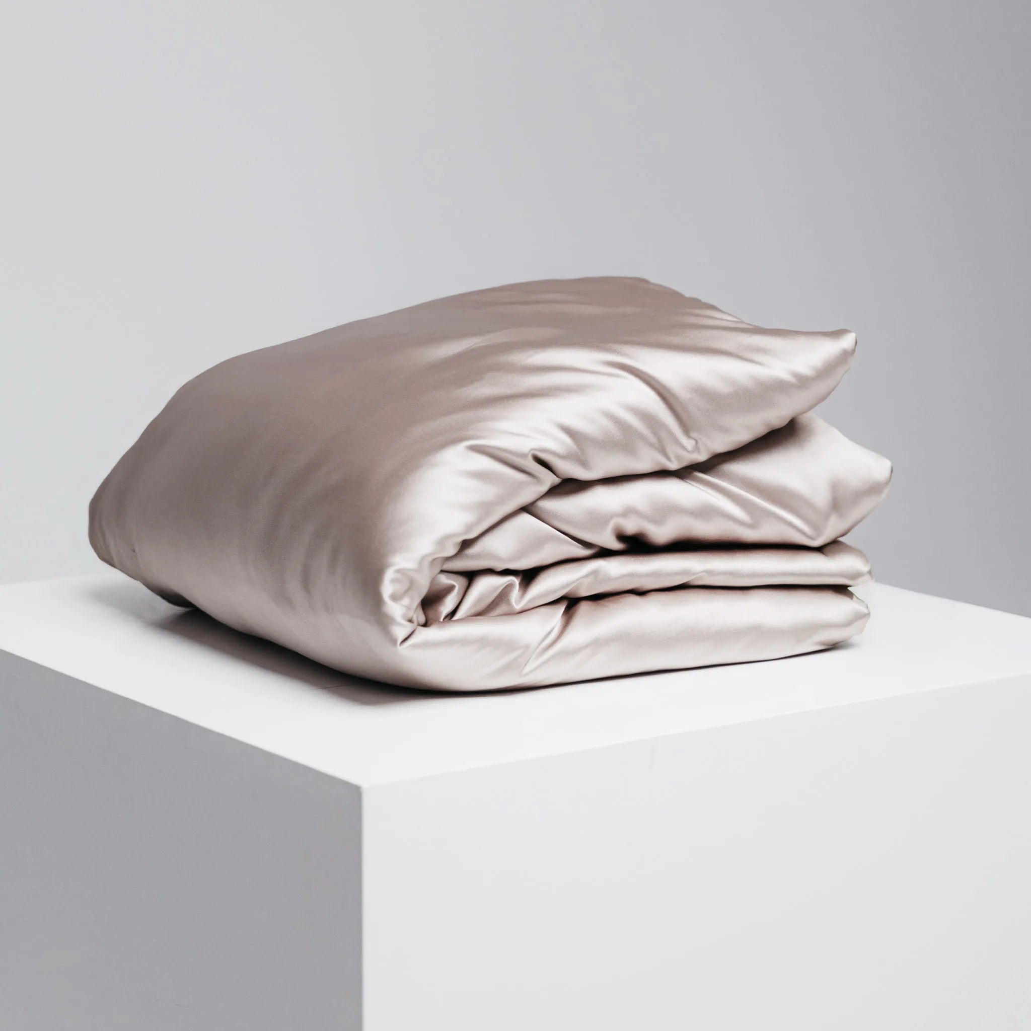 Šilkinis patalynės užvalkalas pilkos spalvos