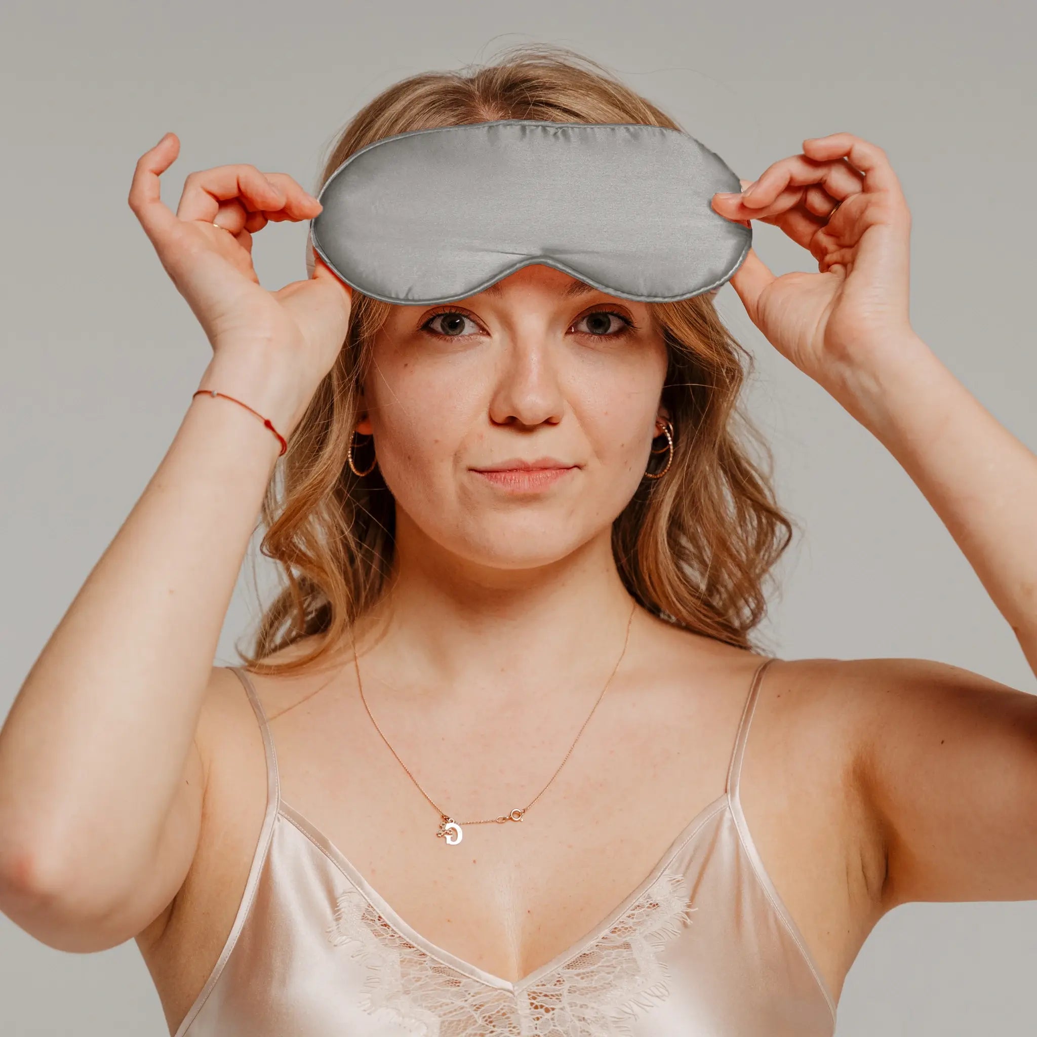 Pilki šilkiniai miego akiniai