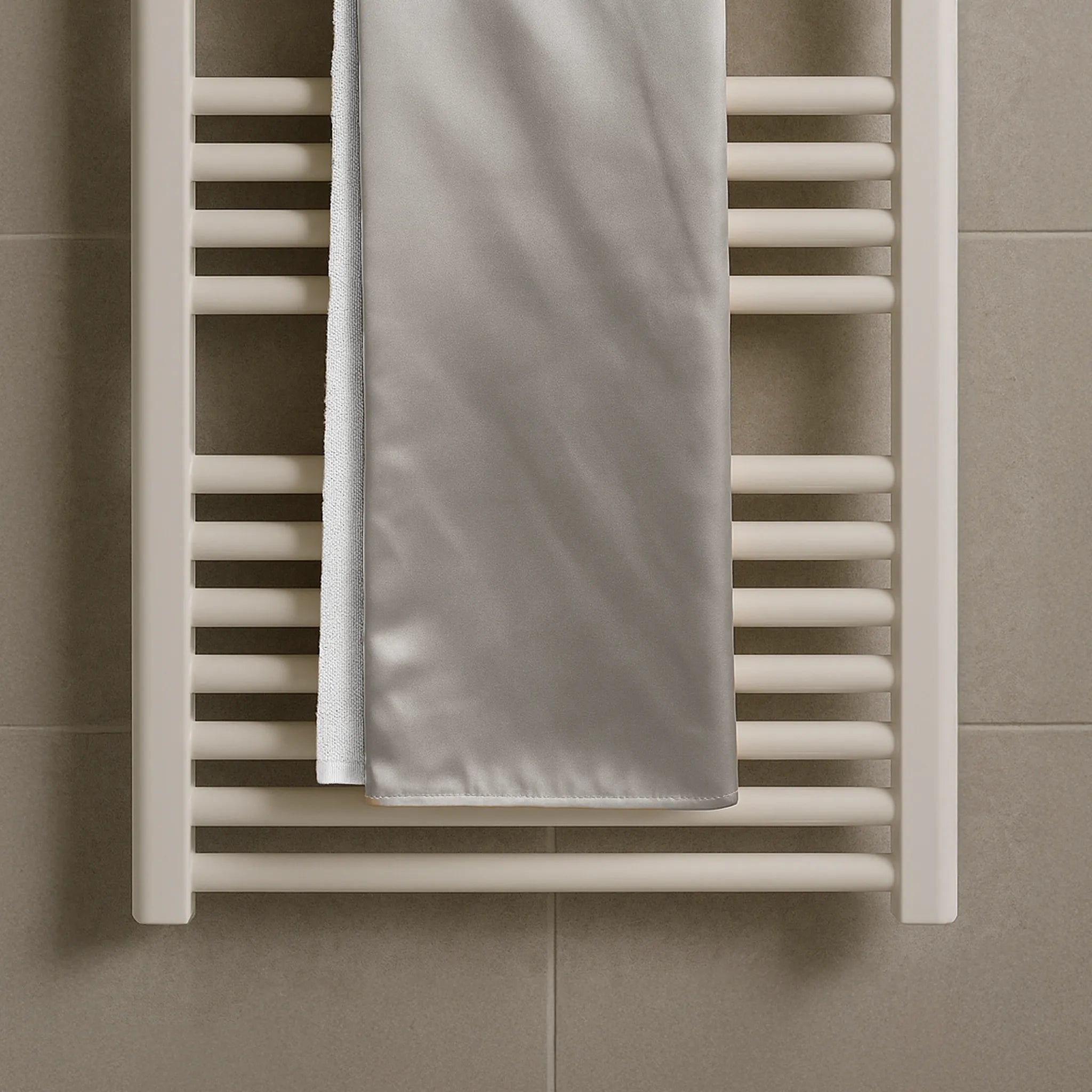 Šilko plaukų rankšluostis pilkos spalvos