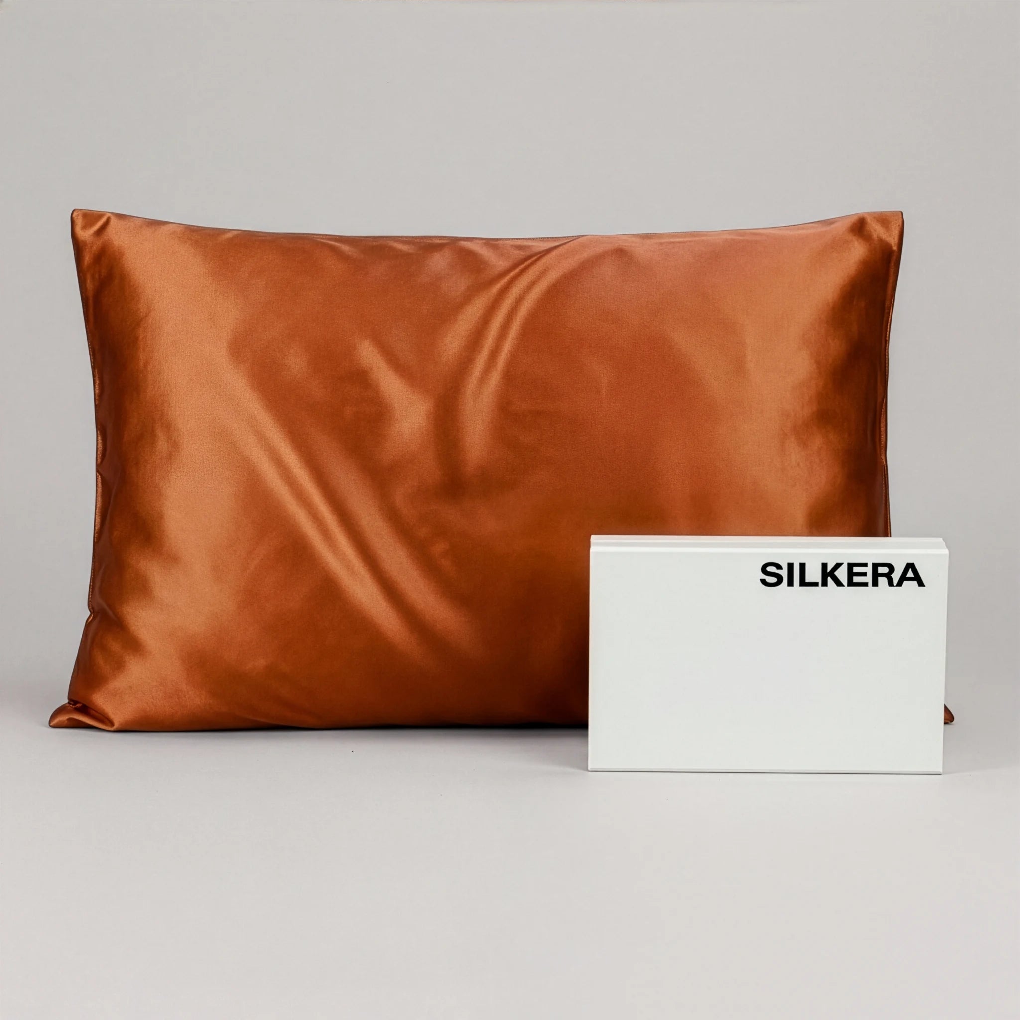 mulberry šilko pagalvės užvalkalas 22 momų natūralus šilkas Silkera vario oranžinės spalvos