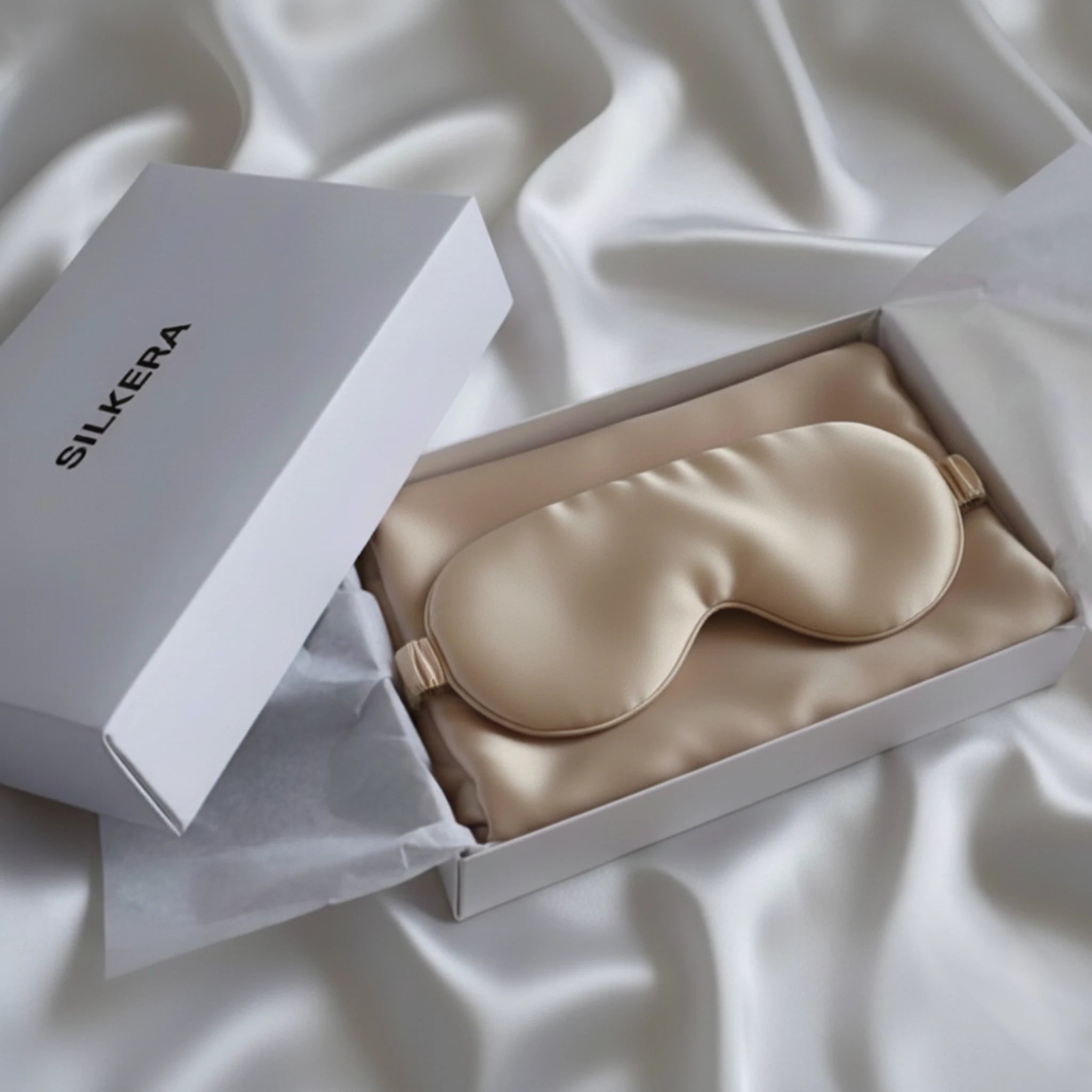 Šilkiniai miego akiniai ir šilkinis pagalvės užvalkalas rinkinys šampaninės spalvos