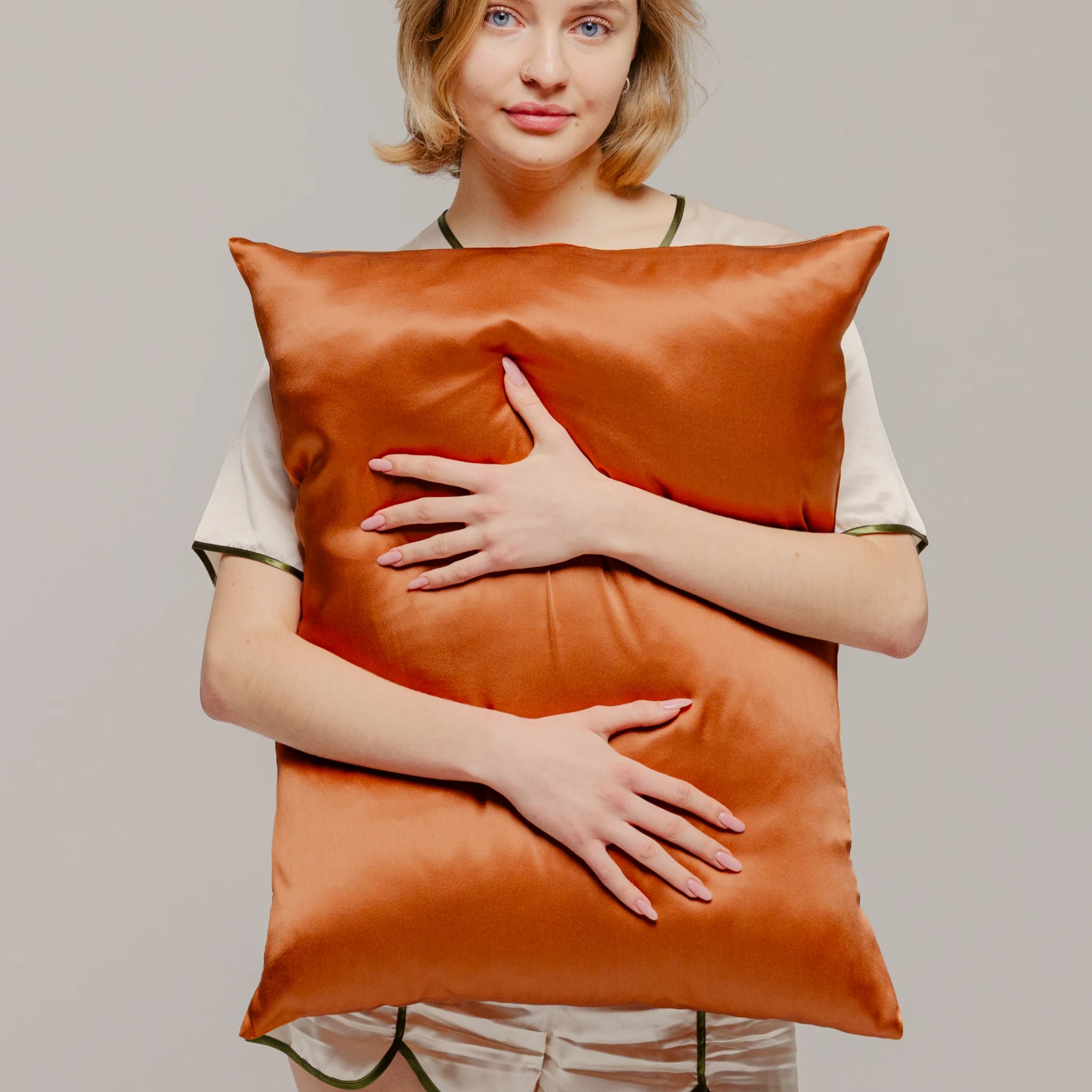 ŠILKO PAGALVĖS UŽVALKALAS