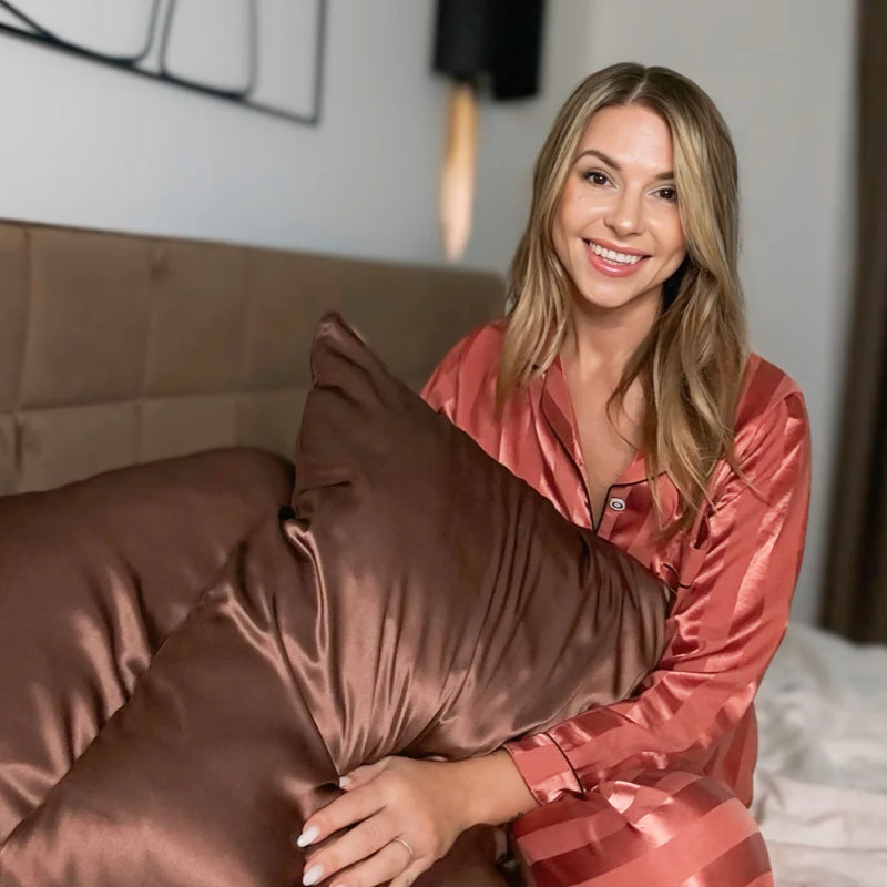 Rudas šilkinis pagalvės užvalkalas