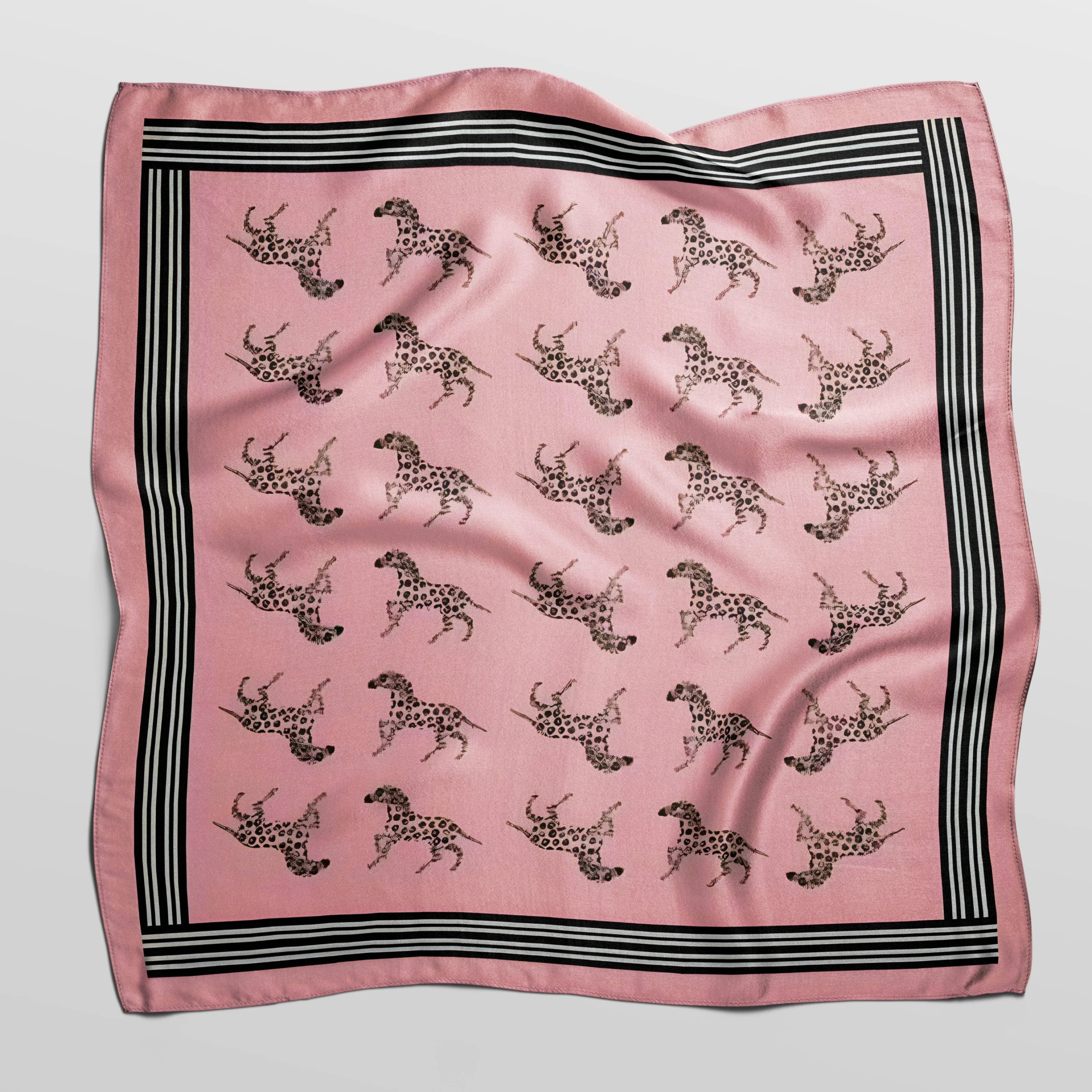 Rožinė šilko skarelė