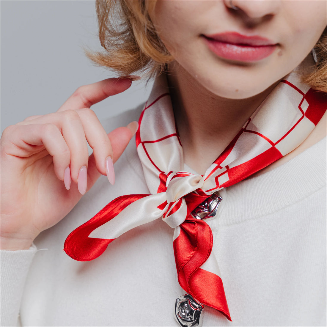 Šilkinė skarelė Rubinas raudona