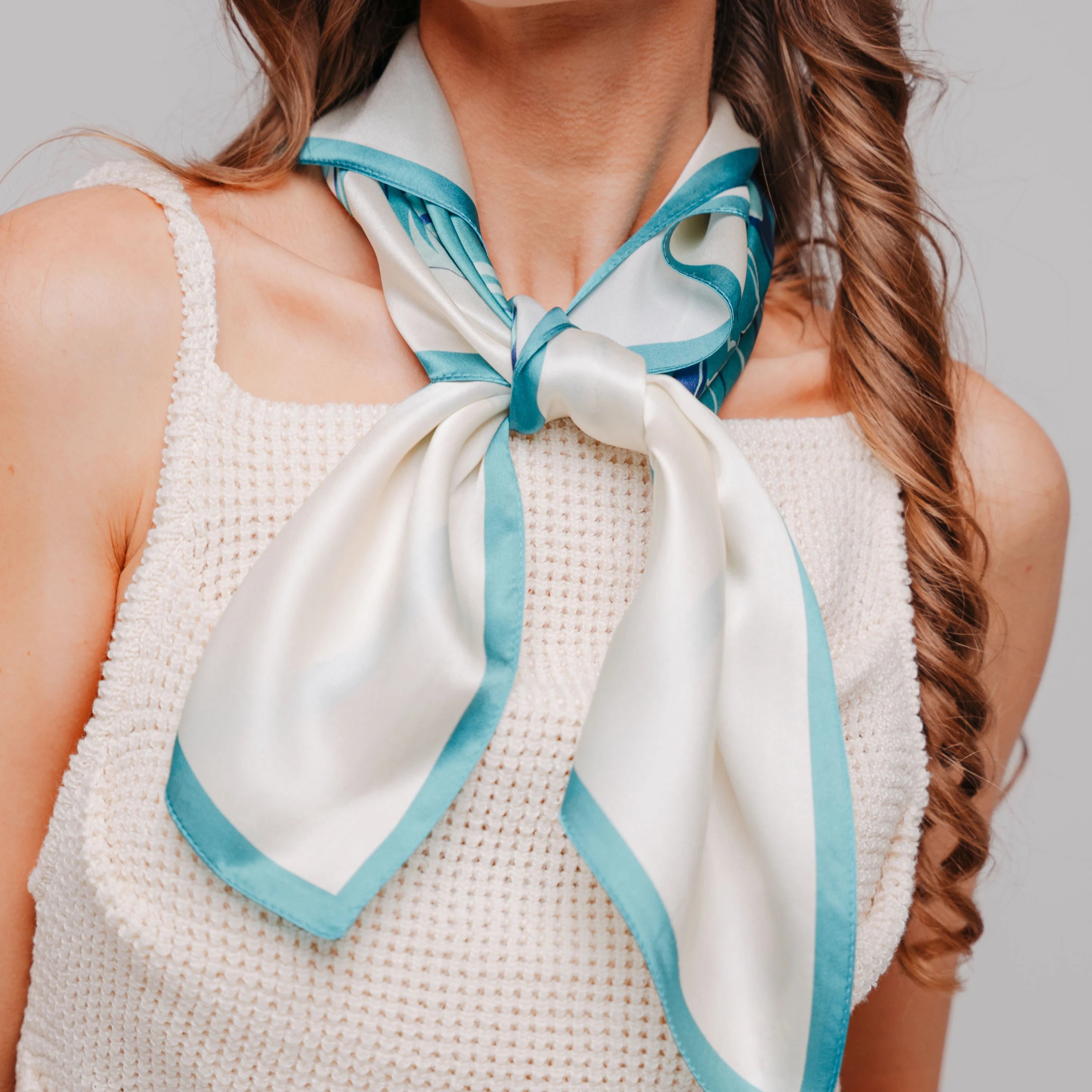 Šilkinė skarelė gėlė bijūnas