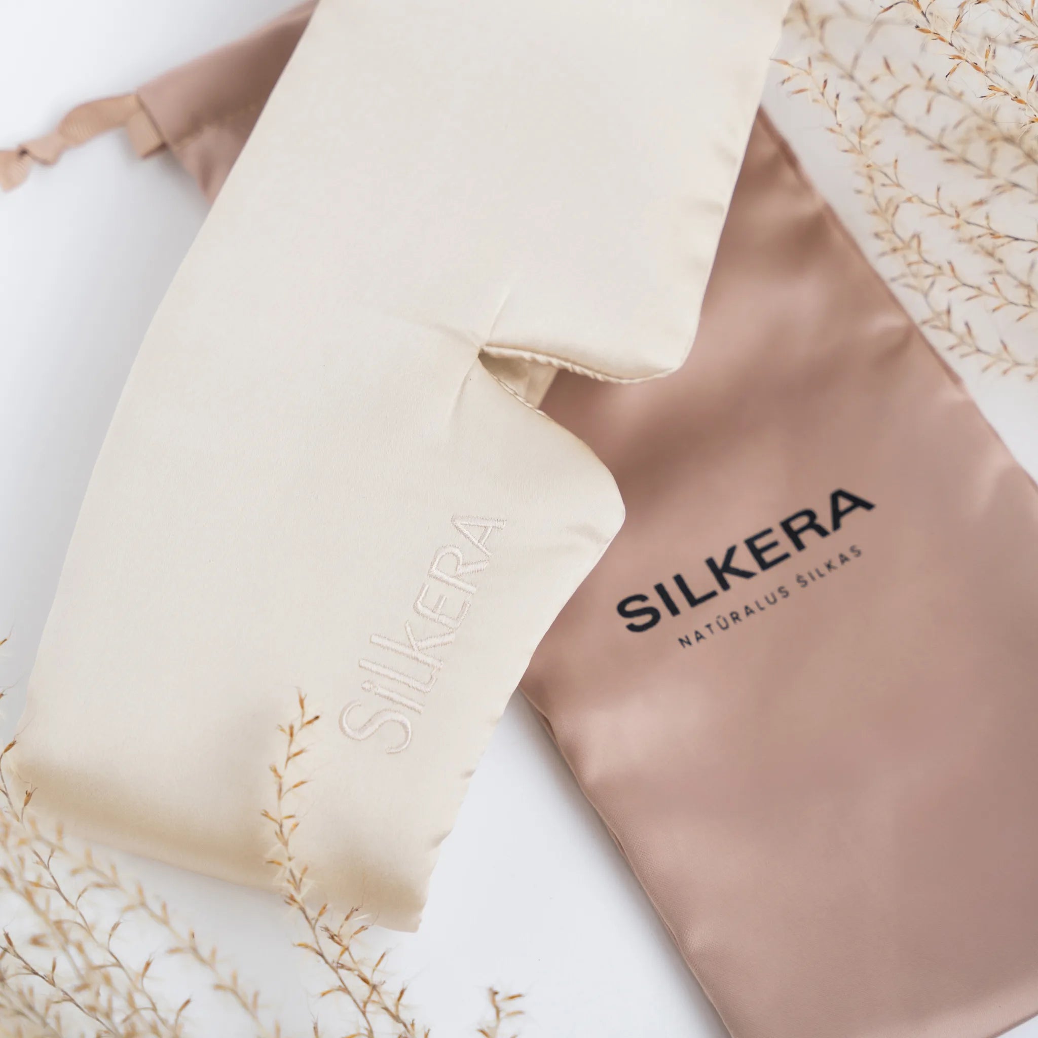 Šampano spalvos šilkinė miego kaukė su kelioniniu krepšeliu