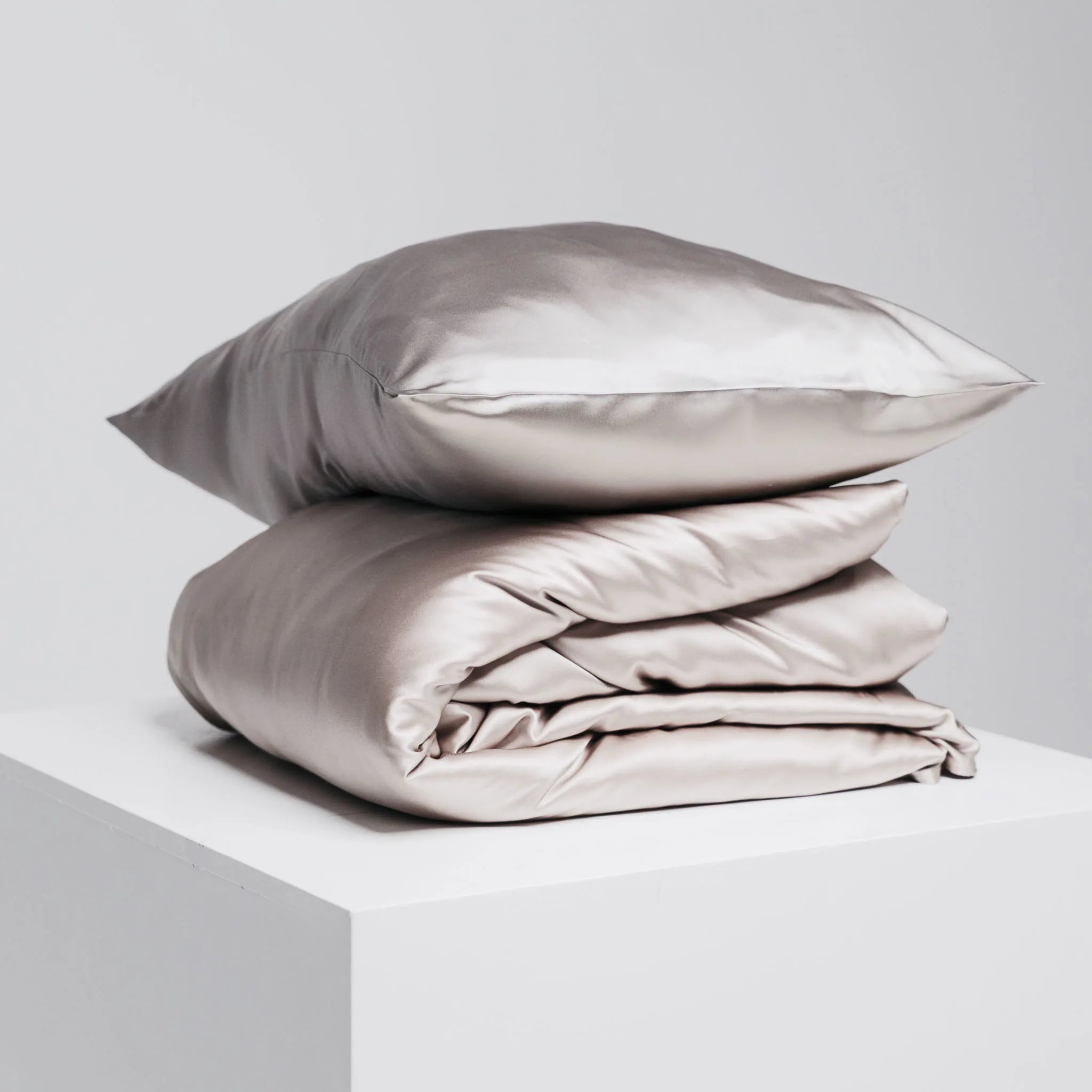 Šilkinės patalynės komplektas pilkas