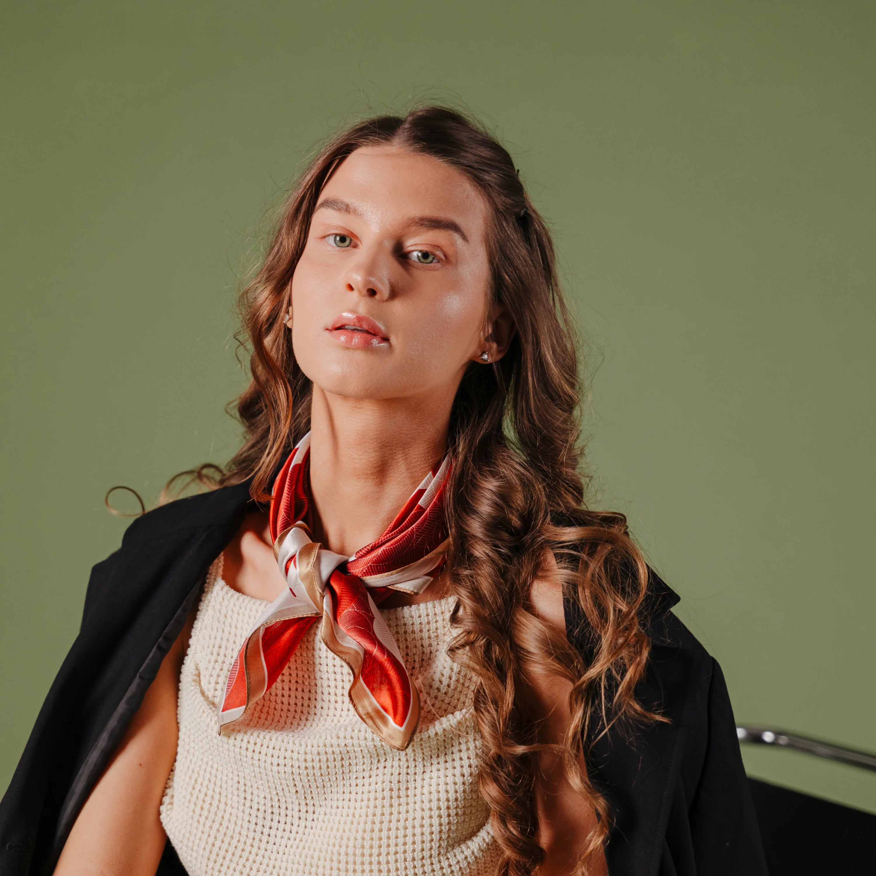 šilko skara raudonos spalvos pavadinimu aistra